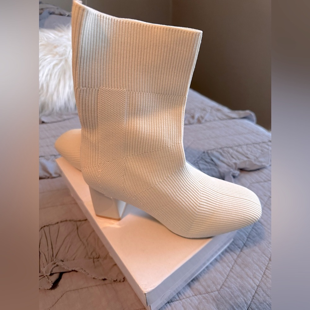 So cute! Chunky heel on these cream colored pull on boots